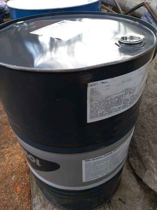 Бочки для горючих материалов или воды.