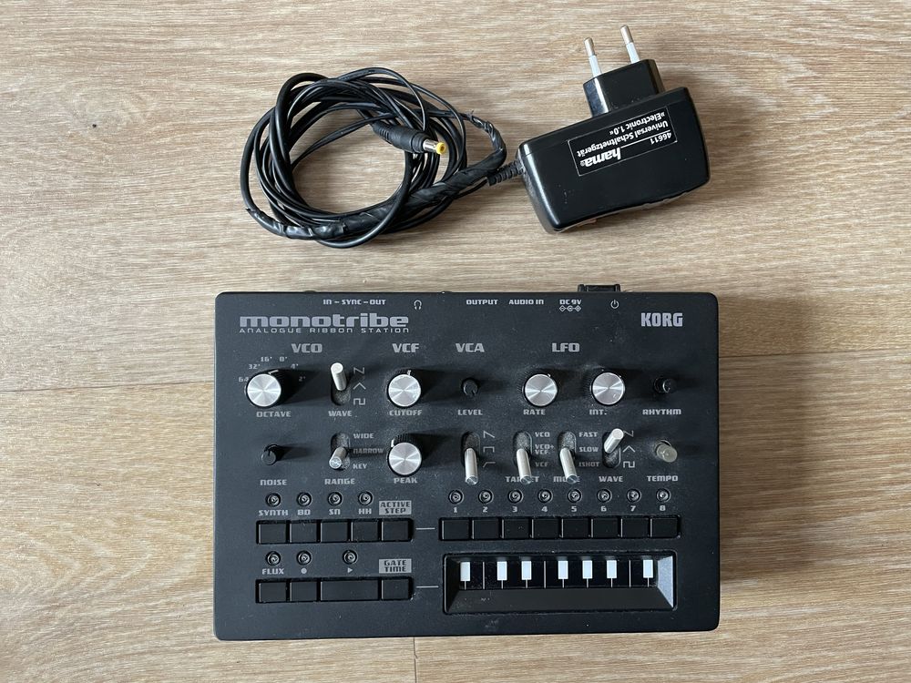 Korg Monotribe (ver. 2.1) com clickless mod e Midi