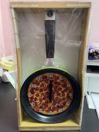 zegar w kształcie patelni pizza