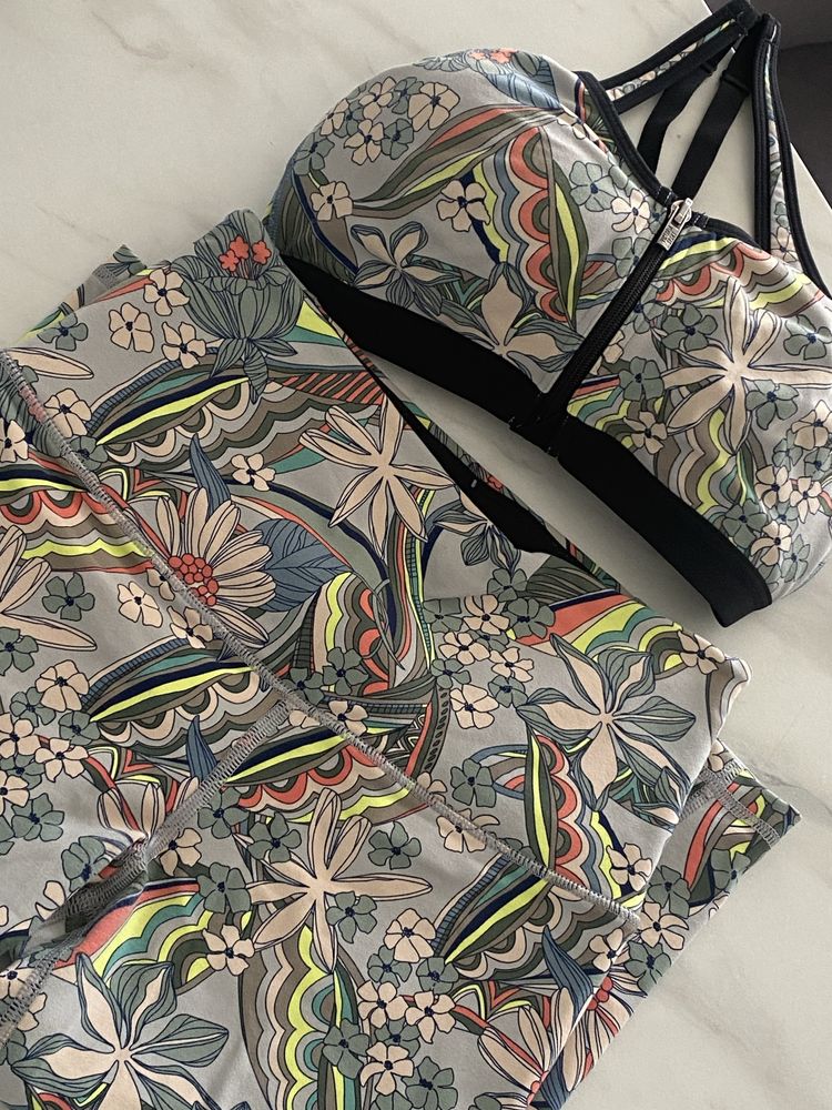 Спорт комплект, комплект для зала топ и капри Victorias Secret xs-s