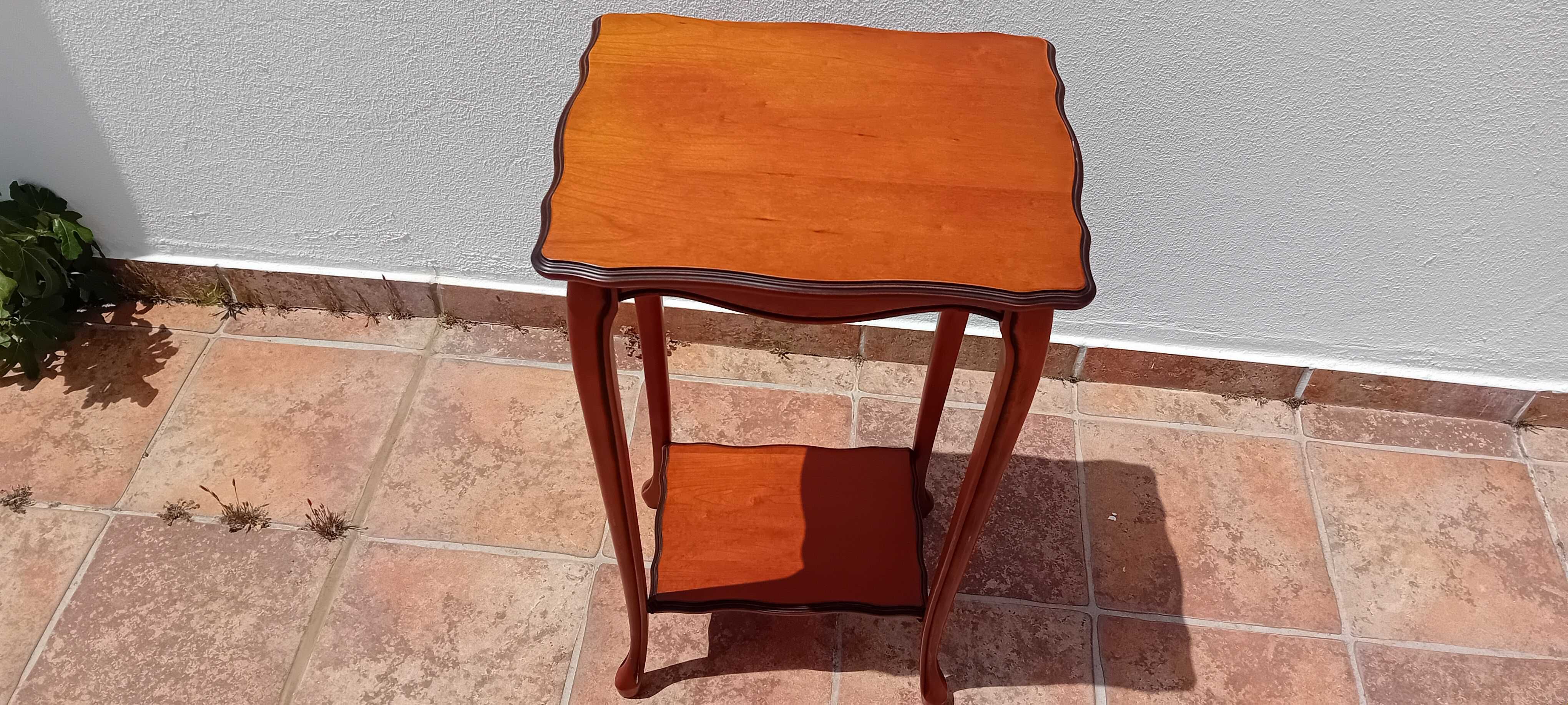 Mesa alta de apoio em madeira maciça!