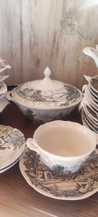 Serviço de jantar em porcelana Coimbra, completo