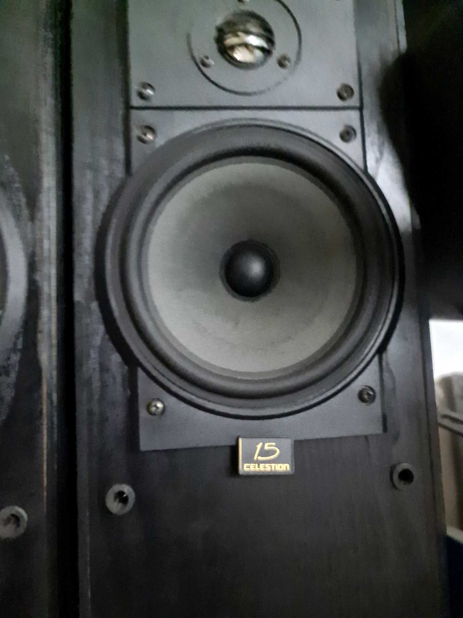 Vendo colunas Celestion 15 - para despachar