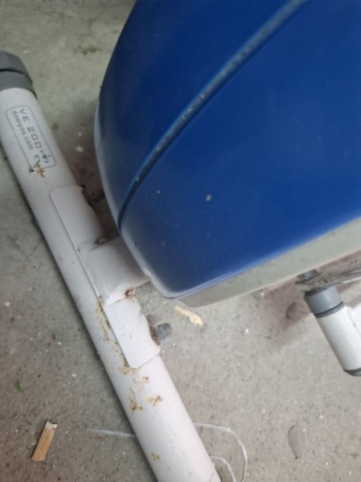 Elíptica usada com sinais de desgaste