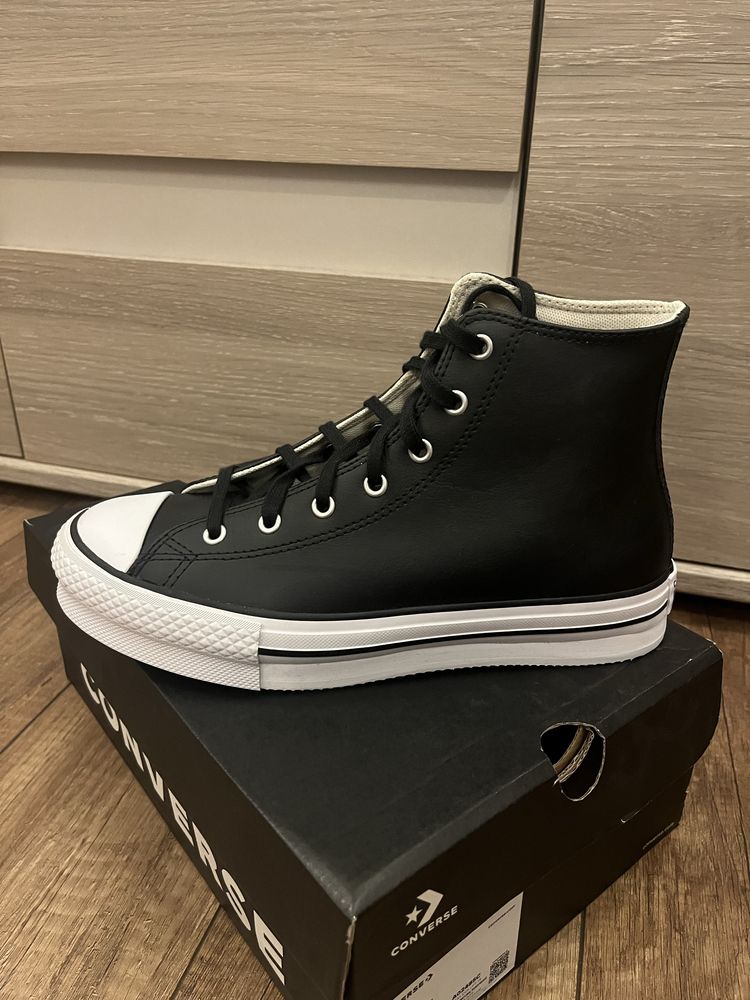 Buty converse skórzane Chuck Taylor All Star na platformie.