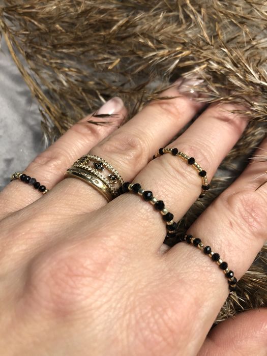 Pierścionek na elastycznej gumce z koralików