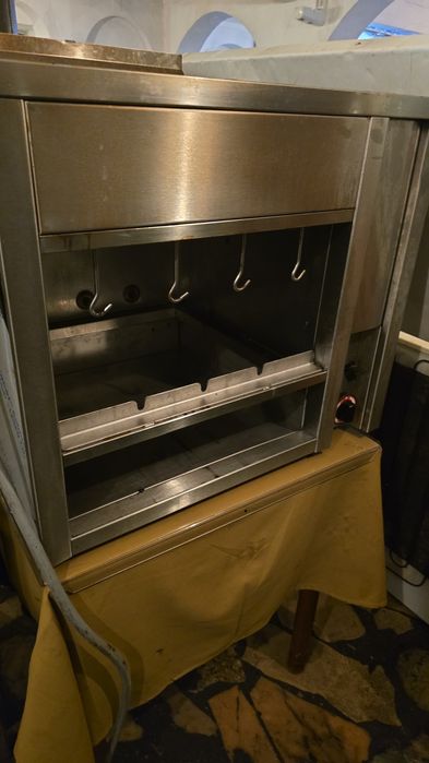 Churrasqueira rodizio 7 espeto eletrica e gaz