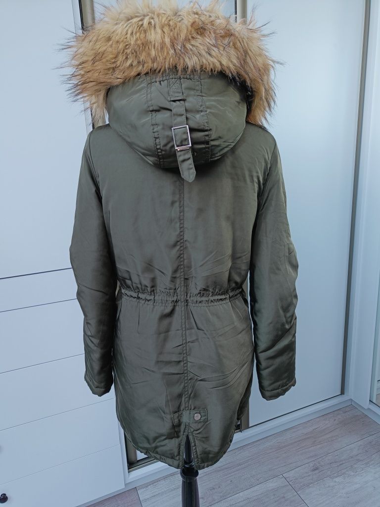 Zielona kurtka damska zimowa z futerkiem, parka khaki, Bershka, rozmia