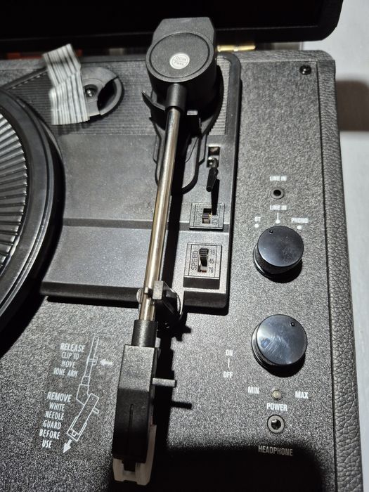 Вініловий програвач.