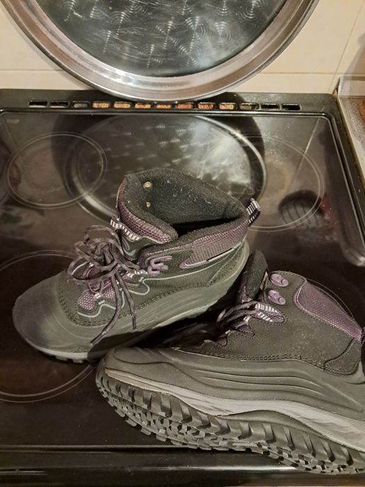 Ботинки женские лакированные.