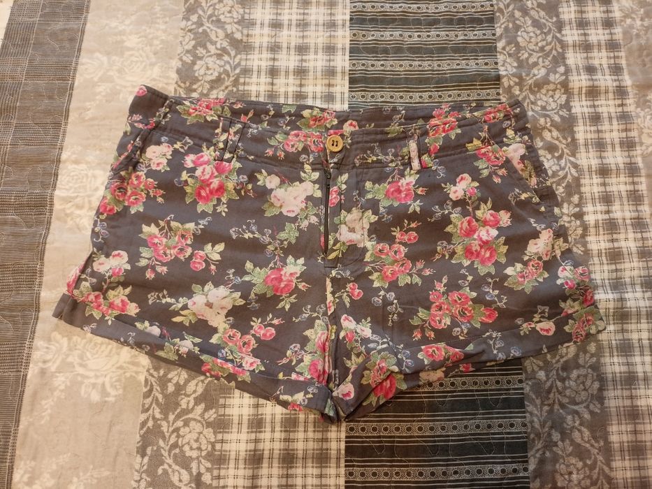 Krótkie spodenki damskie, bawełniane szorty w kwiatki, rozmiar M,