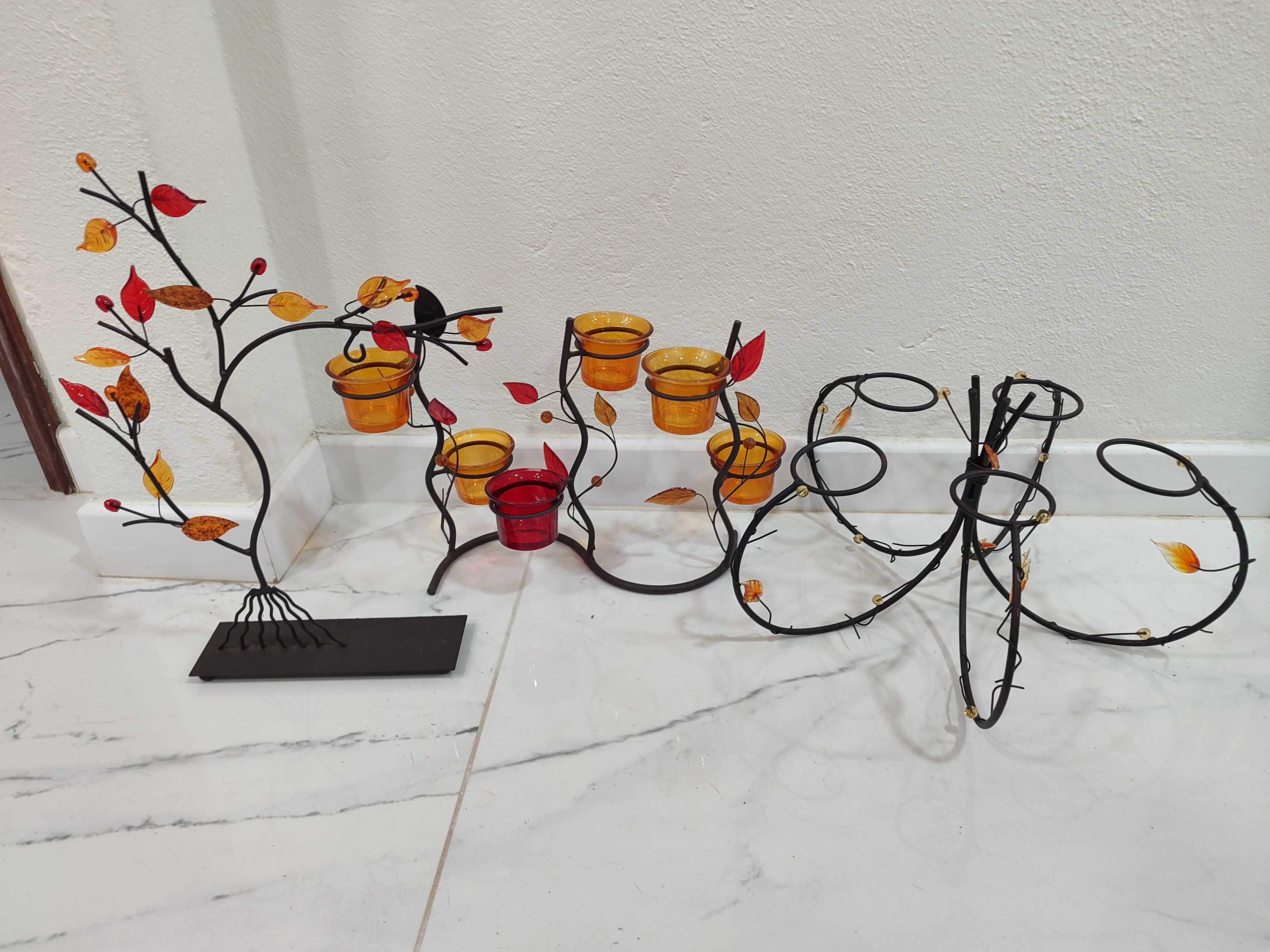 2 porta velas e 1 decorativo a condizer em metal e vidro