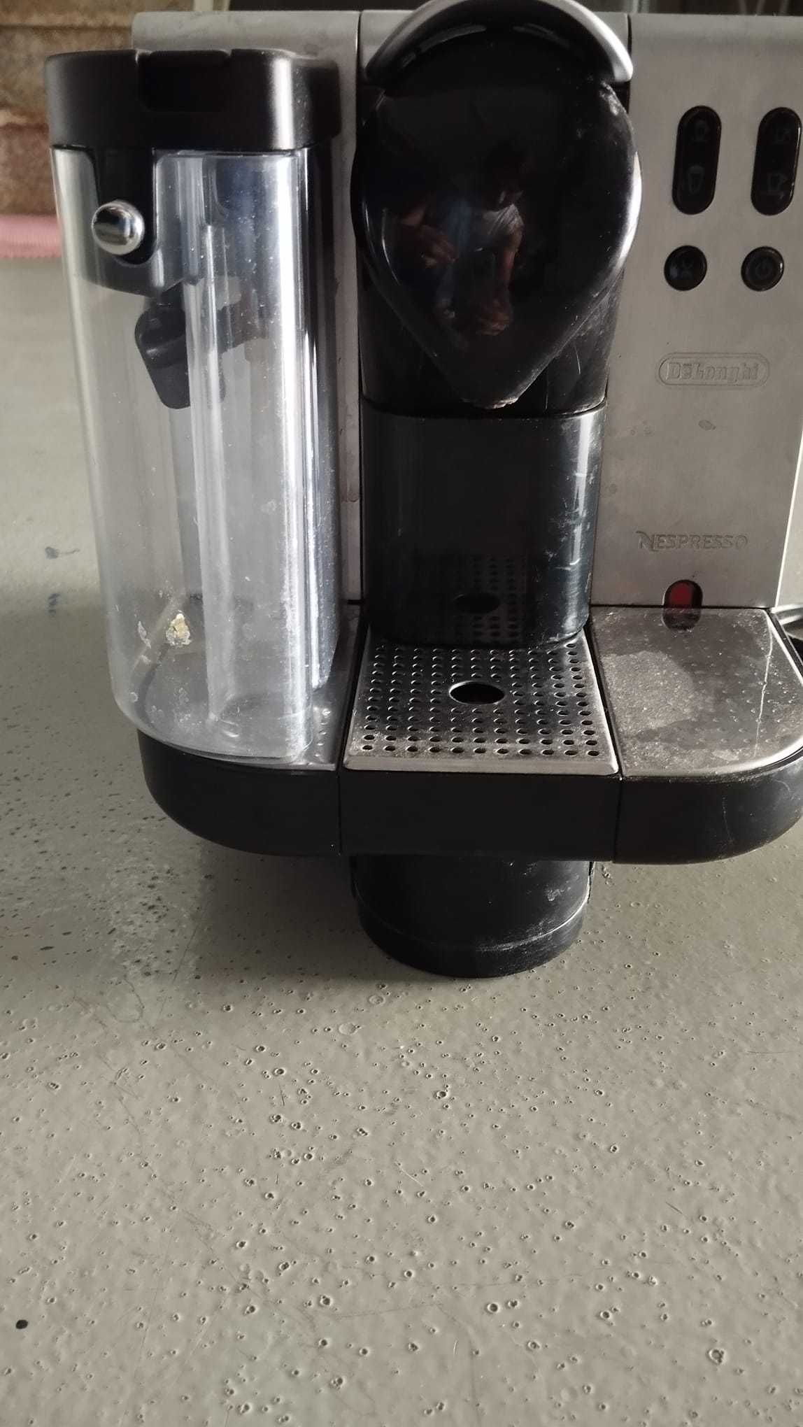 Maquina nespresso latissima