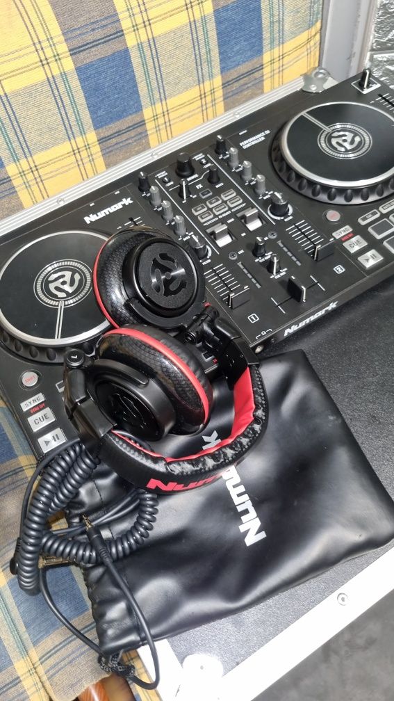 Controladora DJ Numark Mixtrack Pro FX + Numark Red Wave Carbon (Kit)