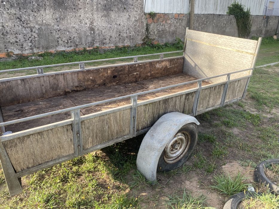 Reboque para varios serviços