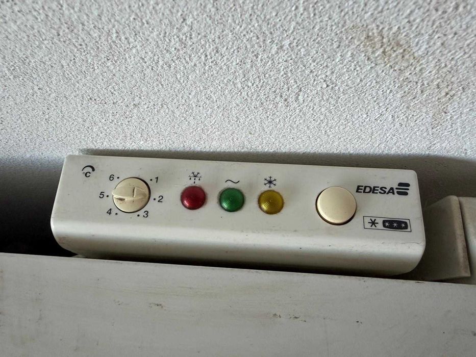 Arca Congeladora EDESA 80x60cm (suja nas fotografias mas impecável)