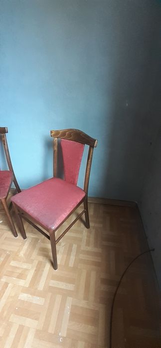 Stare krzesła drewniane tapicerowane Fameg