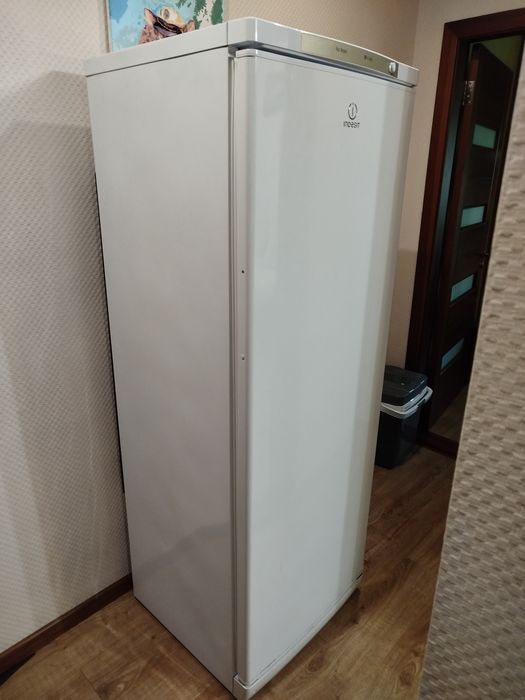Морозильна камера Indesit No Frost