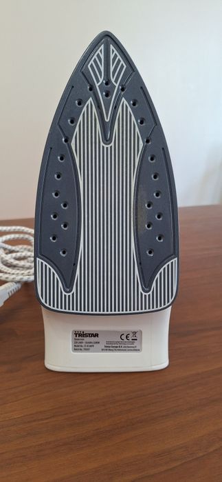 Ferro a vapor Tristar + tábua de engomar de mesa Ikea