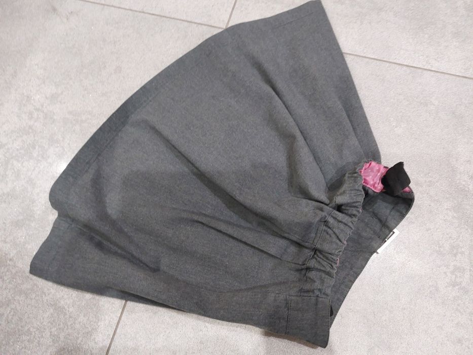 Elegancka grubsza spódniczka 6-7 lat