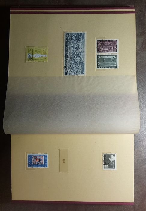 Klaser jubileuszowy 1960÷1961 ze 128 sztukami znaczkóŵ kasowanych