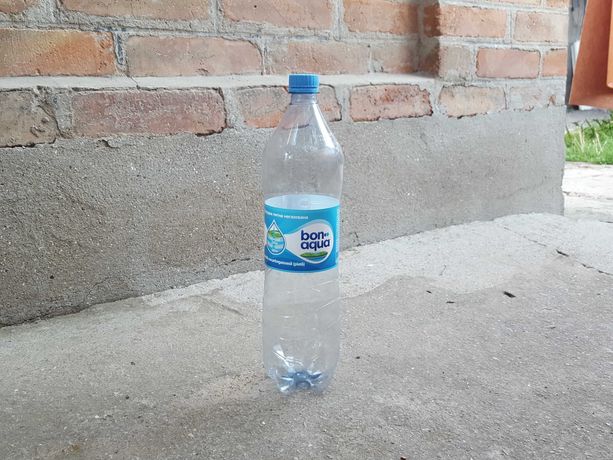 Пэт Бутылка  Пластиковая   Bon - aqua  без   повторного  использования