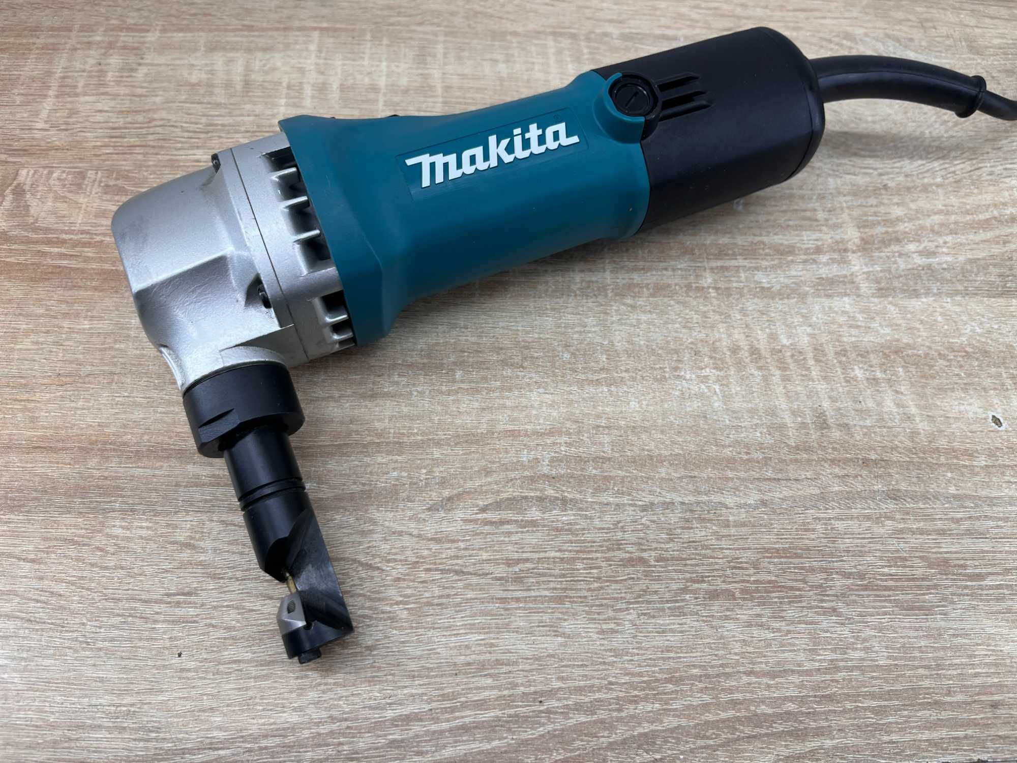 Makita JN1601 Nibbler Nożyce skokowe do blachy 550W