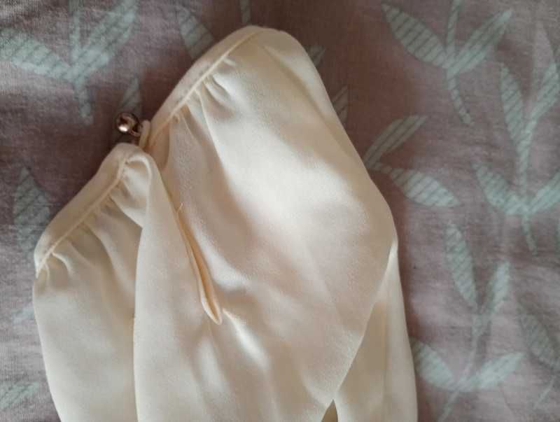 Sympatyczna beżowa bluza z 3/4 rękawem