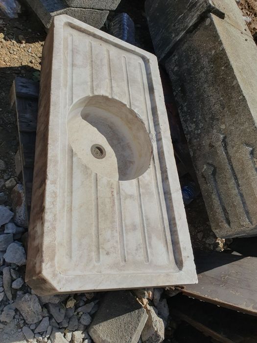 Lava loiça em pedra mármore rústica