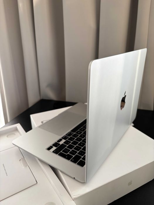 MacBook 15” • M2 • 16 GB RAM • 256 GB SSD • Stan idealny!