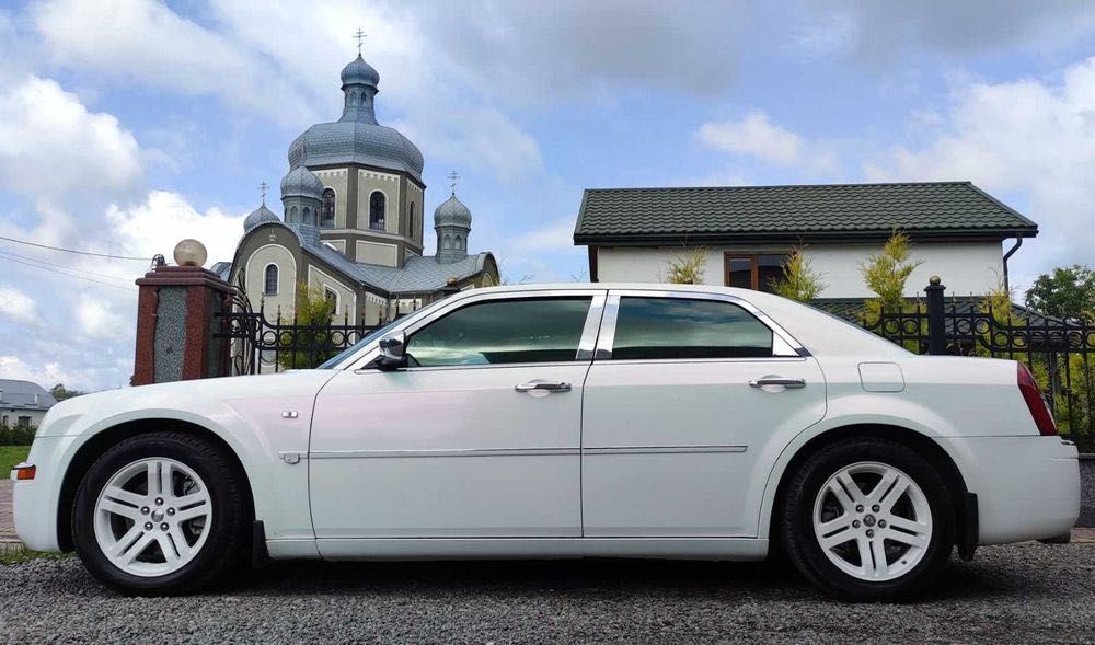 Оренда авто на весілля Chrysler 300c, весільний кортеж, перевезення
