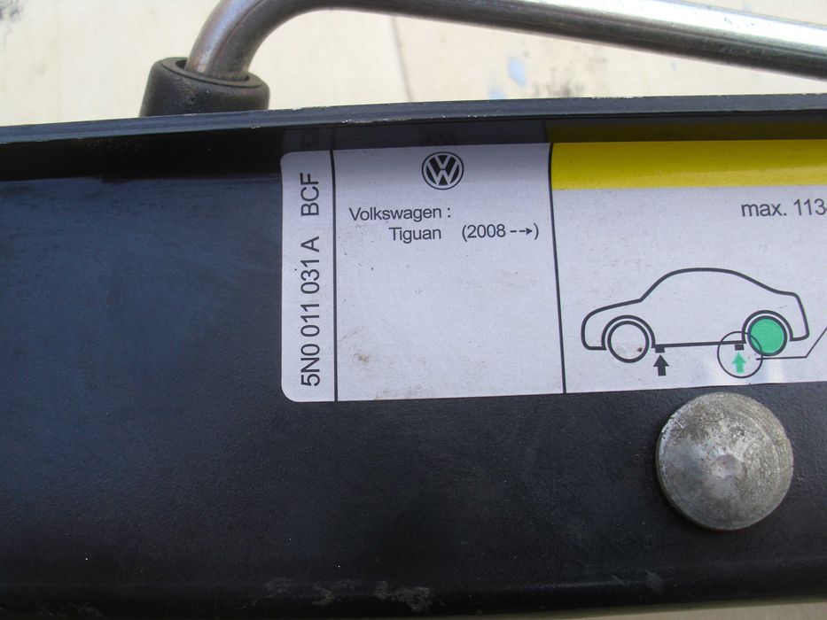 Lewarek podnośnik samochodowy  VW Tiguan