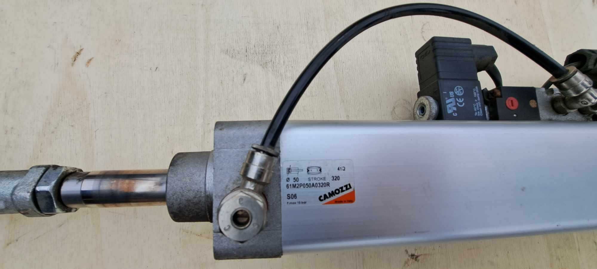 siłownik pneumatyczny Camozzi 61M2P050A0320R