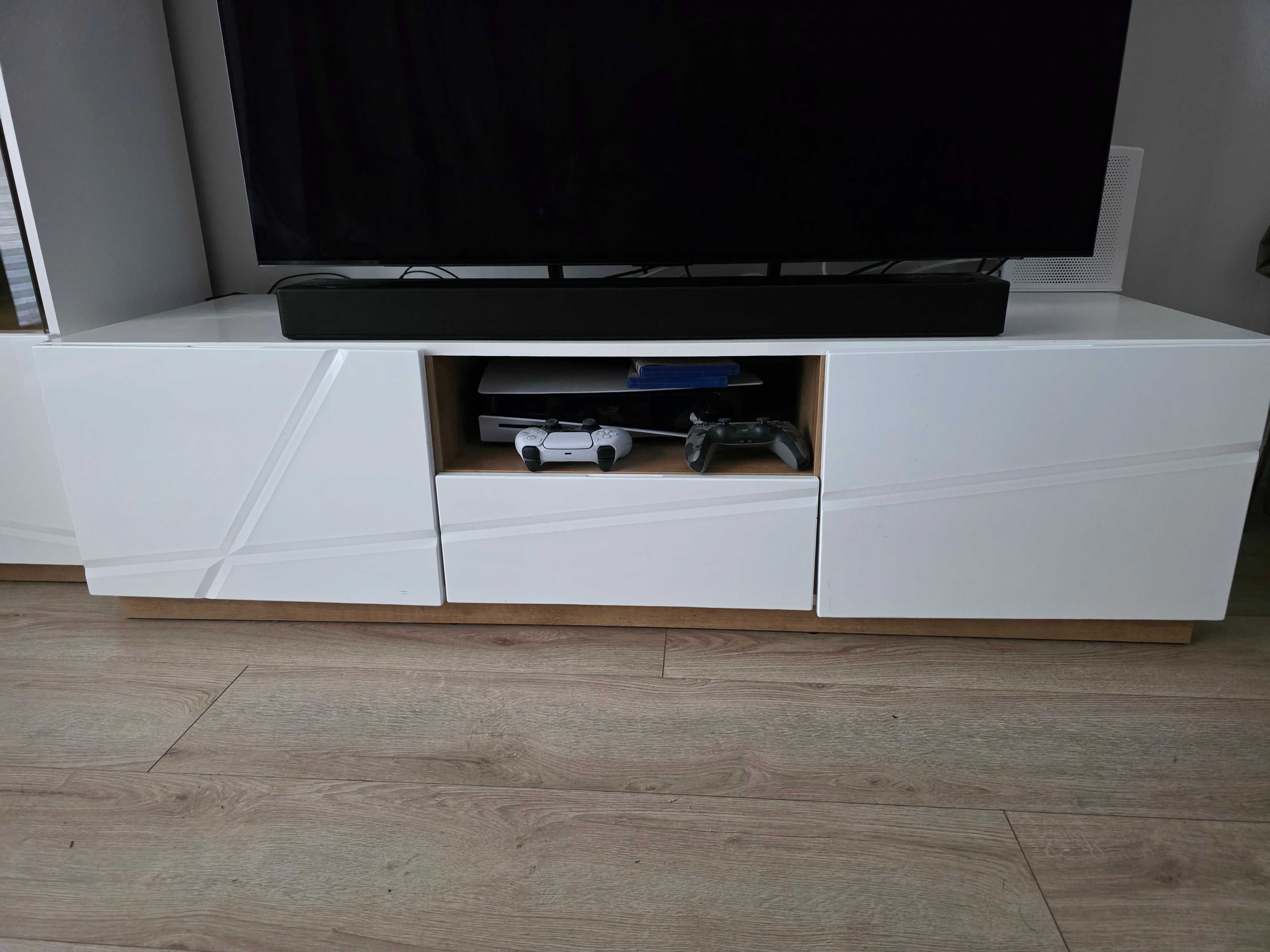 Zestaw mebli RTV do salonu FUTURA słupek szafka półki Agata, jak nowe.