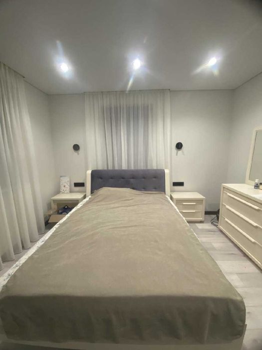 Продаж будинку з СОНЯЧНИМИ панелями та інвертором.