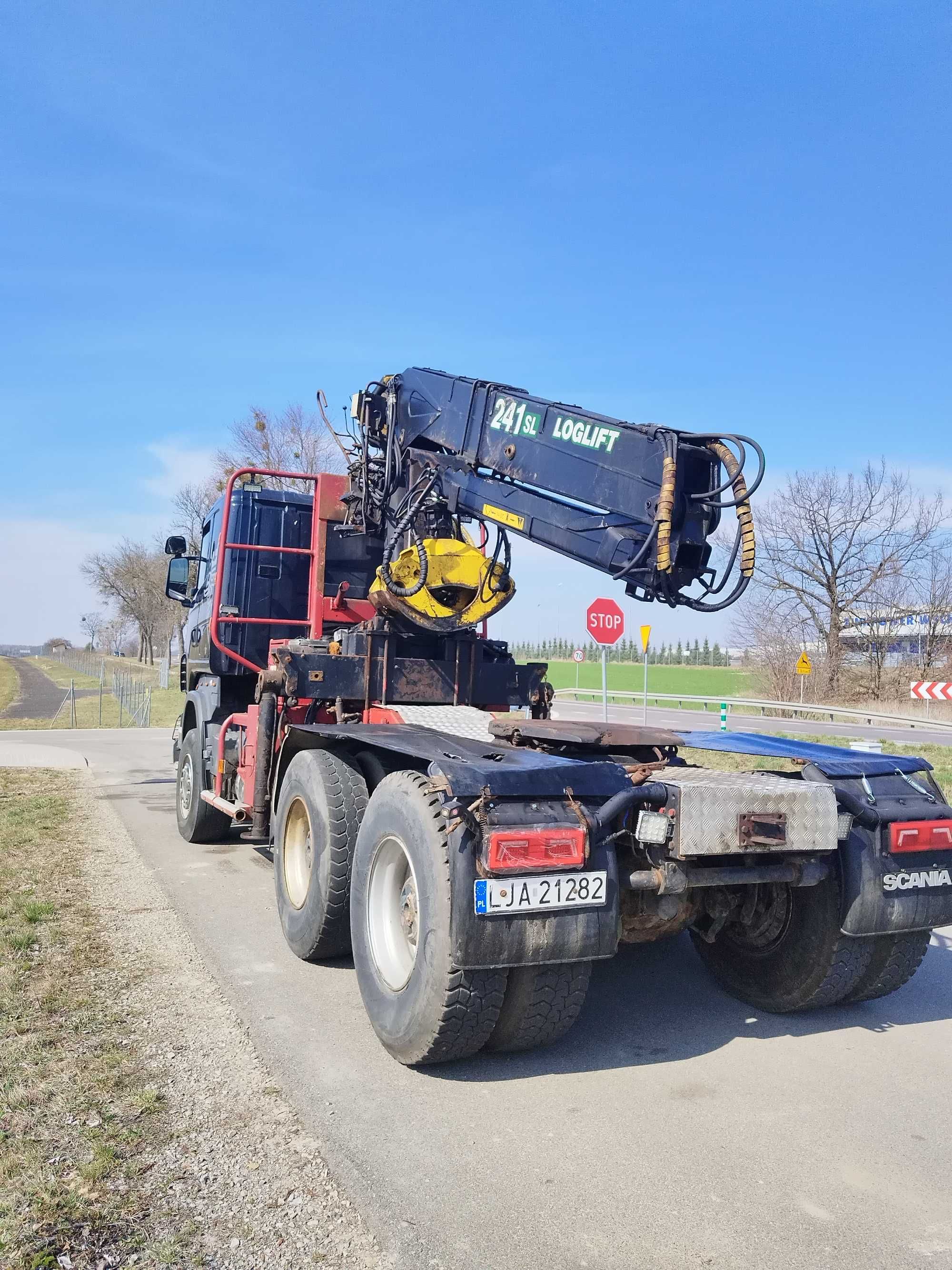 Scania R580 6x4 do drewna dłużycy lasu