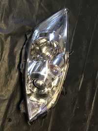 Lampa reflektor prawy przód Toyota Auris Hybrid 2011r