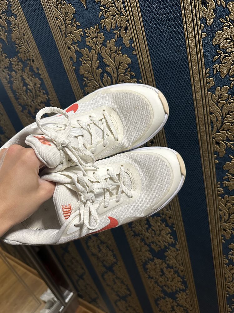 жіночі кросівки найк / Nike