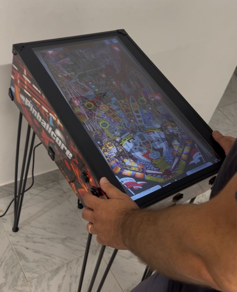 Mesa de pinball / flippers digital - conceito económico