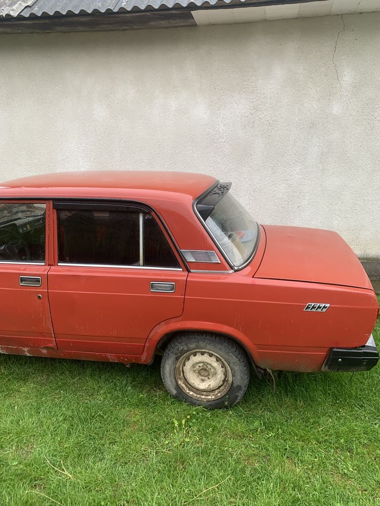 Автомобіль ваз 2107
