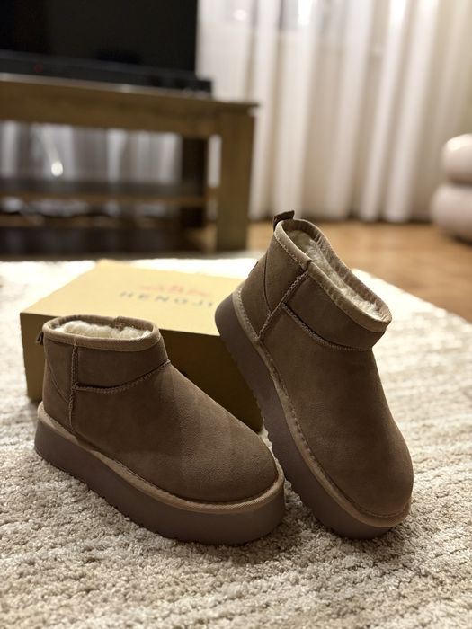 Продам нові уггі