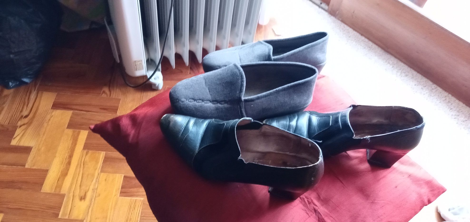 Sapatos Vintage vieram do passado ainda Glamour calçar certo?desde3E.