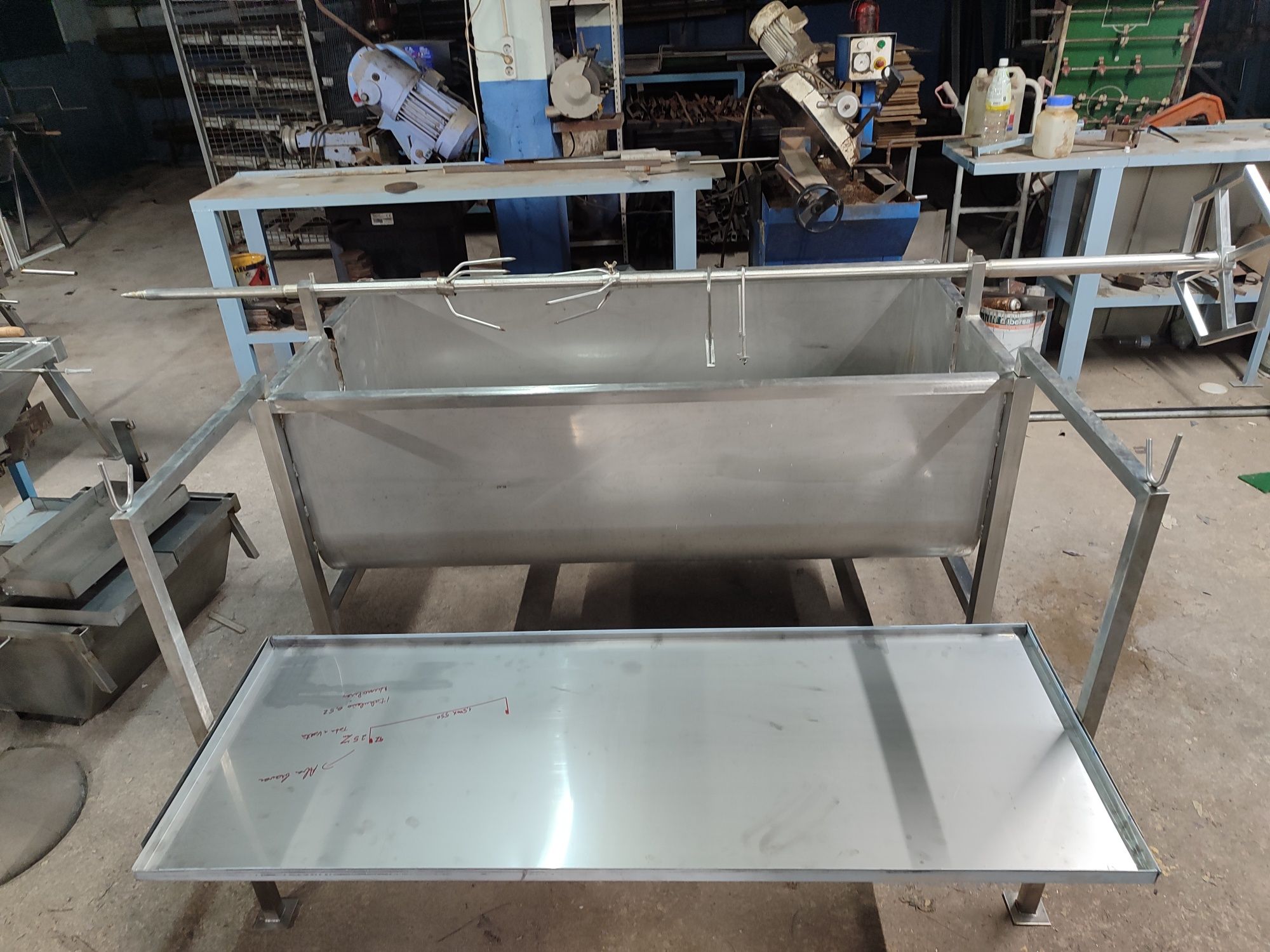 Churrasqueira inox para porco no espeto