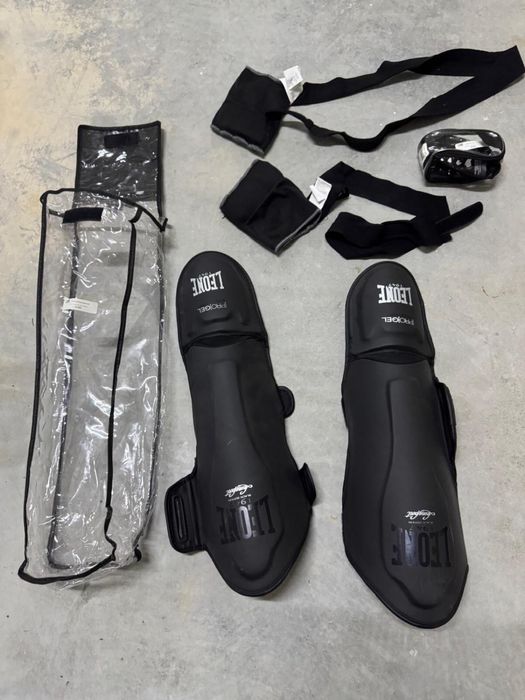 Luvas e caneleiras kickbox