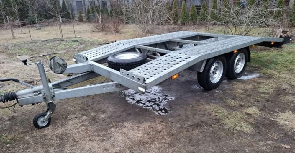 Garbatka przyczepa do transportu aut