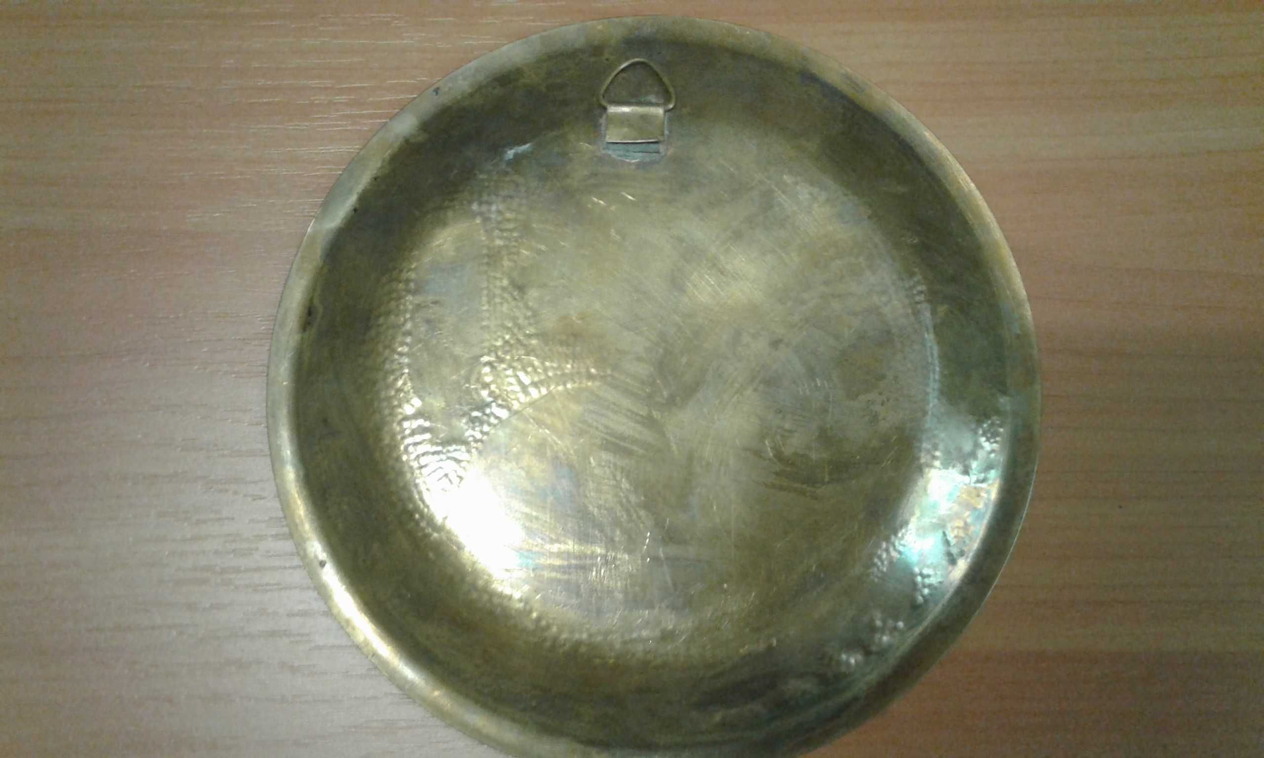 Декоративная настенная тарелка с изображением,чеканка. 16,8 см.