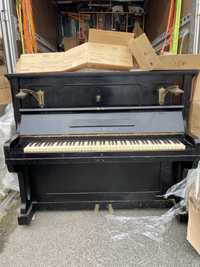 Piano com interior em metal