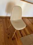 Cadeira  beige.   .