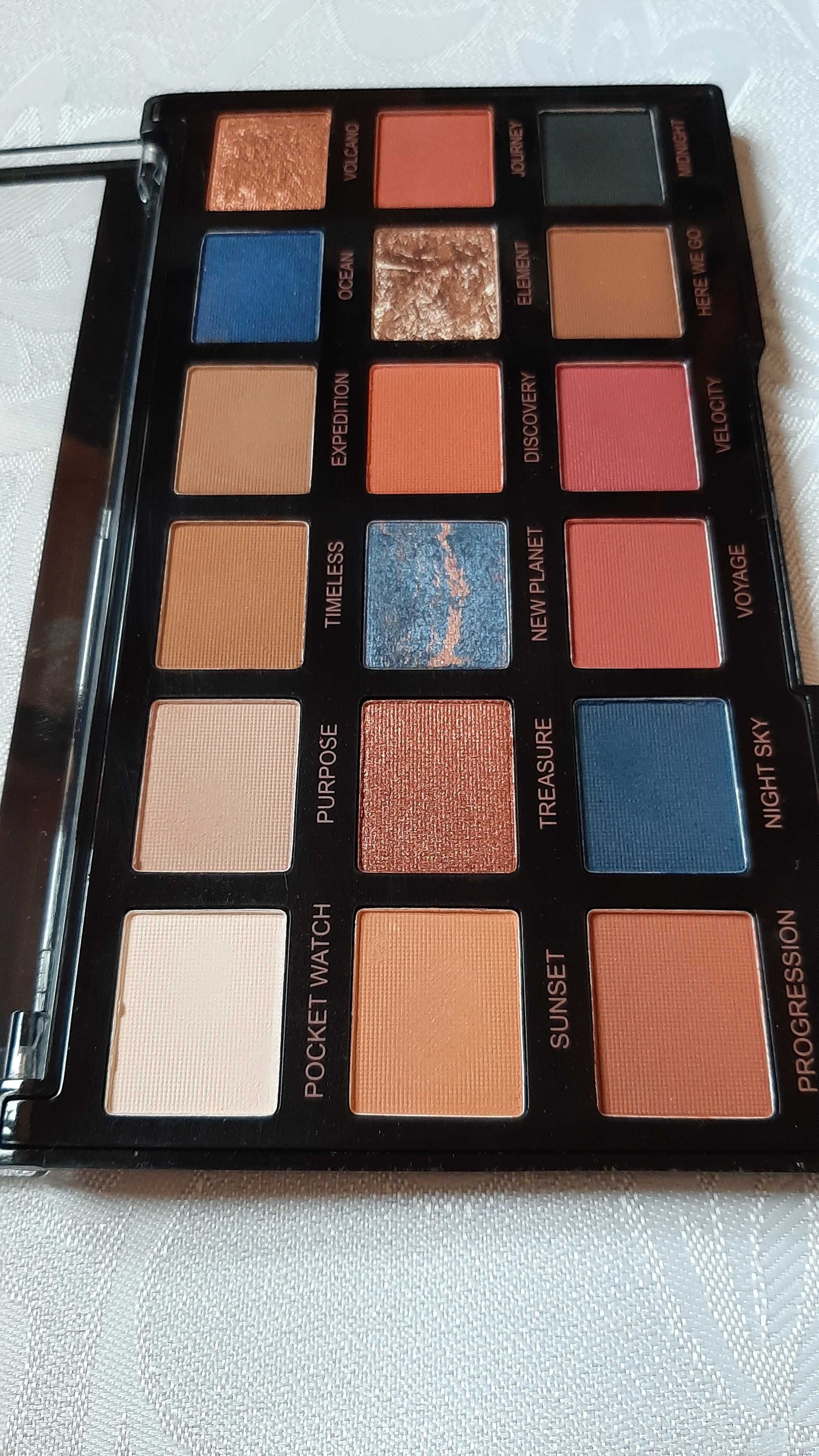 Paleta Revolution Pro Regeneration nude z kolorem