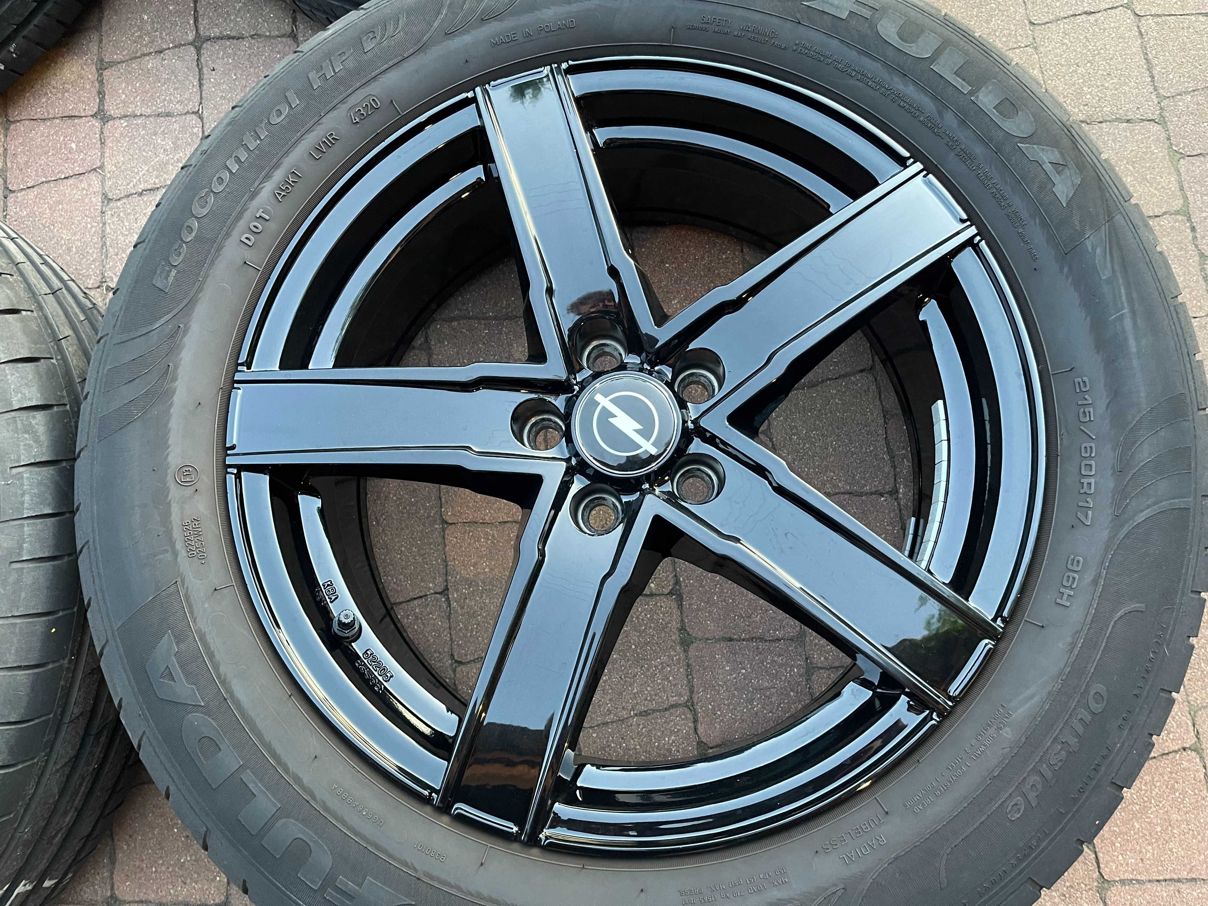 3726. Koła letnie Opel Mokka Trax 5x105 czarne 215/60/17 Fulda 7/8mm